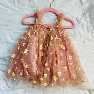 Pink tulle dress with daisies